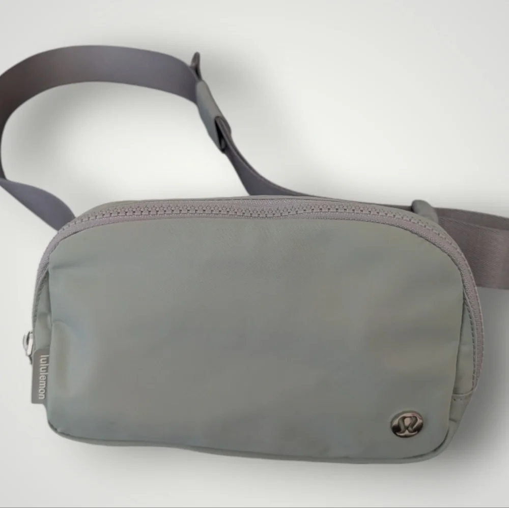 Lululemon Everywhere Belt Bag 1L - Picture 8 of 8